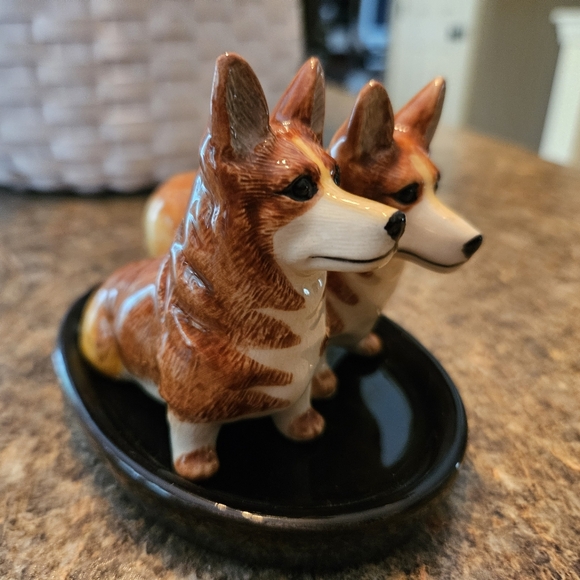 NWOT Corgi Ceramic Hand Painted Salt & Pepper Shakers - Picture 4 of 5